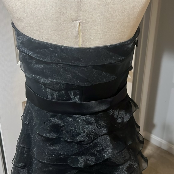 Black sleeveless gown - Picture 4 of 5